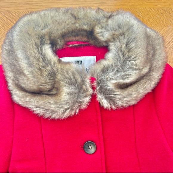 New Toddler girl button closure red Winter Coat With Faux Fur Trip 18-24m - Picture 7 of 12